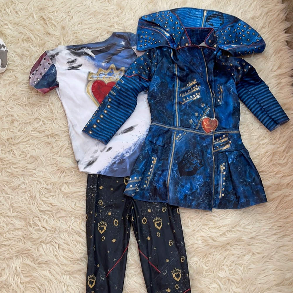 Descendant EVIE costume size M (7-8) in very good condition